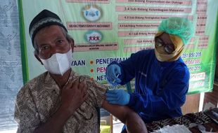 Hadapi Omicron, Epidemiologi UGM: Lansia Butuh Vaksinasi Booster