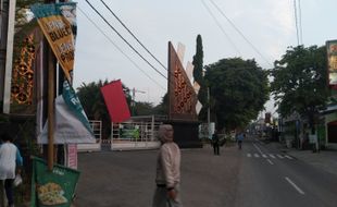 Tuntut PTM Digelar, Mahasiswa UIN Raden Mas Said Surakarta Pasang Bendera Merah