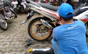 Pemilik Ambil Motor Knalpot Brong Disita Polisi Karanganyar Bareng Ortu