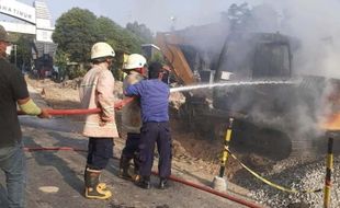 Kelamaan Dipakai, Ekskavator di Perbatasan Sragen Terbakar