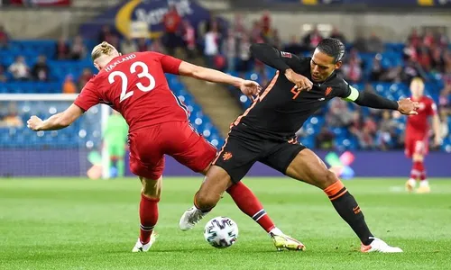 Mengejutkan, Erling Haaland Mengaku Hampir Patahkan Jari Virgil van Dijk