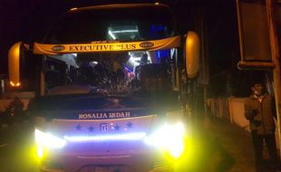 Terobos Lampu Merah, Warga Ngawi Luka Parah Ditabrak Bus di Sumber Solo