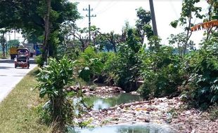 2 TPS di Sragen Ditutup, Warga Buang Sampah ke Sungai dan Saluran Irigasi