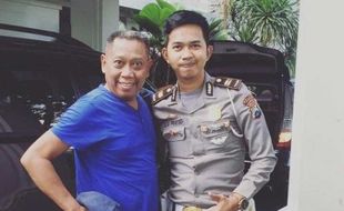 Setia Mendampingi Sang Ayah, Ini Sosok Putra Tukul yang Jadi Polisi