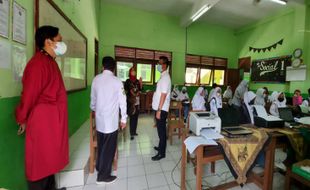 Waduh! Sistem Trouble, Sertifikat Vaksin Covid-19 Pelajar Karanganyar Tak Bisa Langsung Tercetak