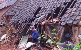 Wuss! 10 Rumah di Cianjur Rusak Diterjang Angin Kencang