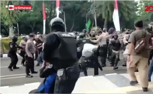 Mahasiswa di Tangerang Dibanting Polisi, Ini Kronologinya