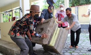 Tak Terawat, Sejumlah Yoni dan Arca di Klaten Dipindahkan