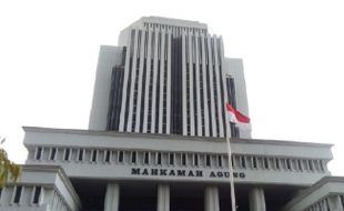 KPK Geledah Kantor Mahkamah Agung