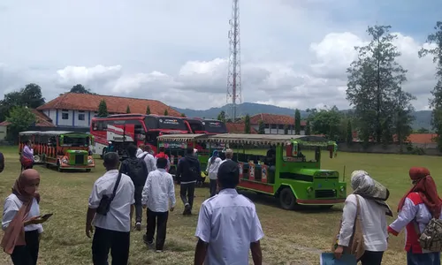 Asyiknya Studi Banding di Desa Pasung, Peserta Bisa Petik Buah Gratis