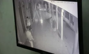 Terekam Kamera CCTV, 4 Pria Bobol Kotak Infak Masjid di Daleman Klaten