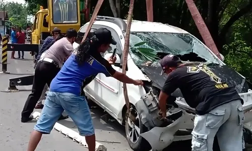 Terjun ke Jurang 30 Meter di Sragen, Mobil Avanza Ringsek