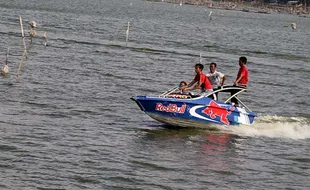 Mau Pacu Adrenalin? Speed Boat Rawa Jombor Klaten Patut Dicoba