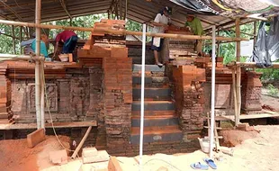 Proses Pemugaran Candi Mirigambar di Tulungagung Jatim