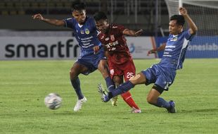 Ratusan Fans Persis Solo Geruduk Stadion Manahan Usai Laga Lawan PSIM