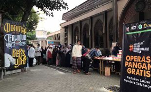 Operasi Pangan Murah dan Gratis Digelar di Masjid Al Falah Sragen