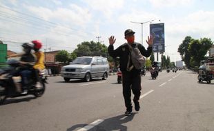 Lolos Tes PPPK di Usia 53 Tahun, Guru di Klaten Jalan Kaki Trucuk-UNY