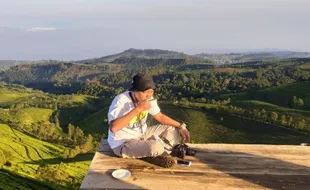 Nikmatnya Nyeruput Teh Hitam di Tengah Sejuknya Kaligua