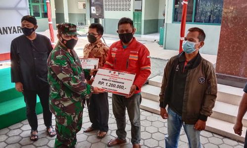 Serahkan Bantuan pada 5.680 PKL, Bupati-Dandim Ingatkan Prokes Covid-19