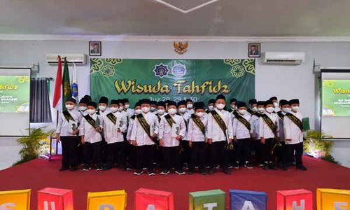 Jadi Unggulan, SD BWM Sragen Mewisuda 332 Siswa Program Tahfiz