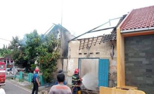 Korsleting Saat Charge HP, Rumah Warga Gatak Sukoharjo Ludes Terbakar