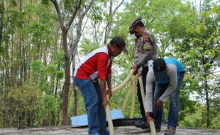 Desa Karangmojo Masih Kekeringan, Satlantas Sukoharjo Kirim Air Bersih