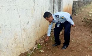 Lagi! Petugas Temukan Narkoba dilempar dari Luar Tembok Lapas Semarang