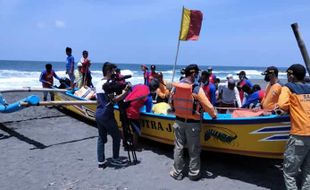 20 Perahu TPI Kulonprogo Berlomba Tangkap Ikan, Kampanye Jogo Segoroku?