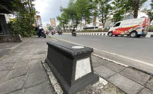 10 Berita Terpopuler: Hiii... Ada Makam Misterius di Trotoar Solo Baru