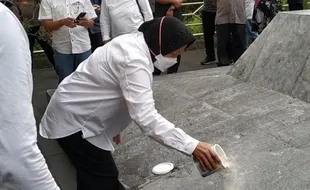 Ziarah ke Makam Bung Karno, Ini yang Dilakukan Mensos Risma