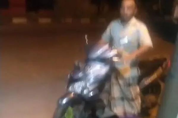 Joja tiqilib qoldi va men uni sikdim. Faqat katta kokrak suratlari