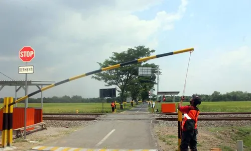 Suka Duka Penjaga Perlintasan KA Bedowo, Harus Siaga Demi Kemanusiaan