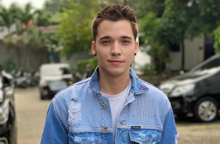 Jadi Artis Muda Terkaya, Ini Sumber Kekayaan Stefan William - Espos.id