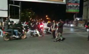 Rombongan Suporter asal Jogja Lintasi Colomadu, Sempat Bikin Macet