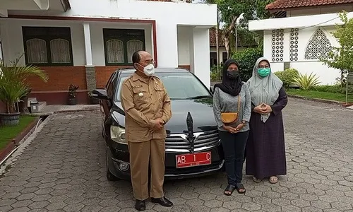 Bikin Baper, Kisah PKL Mengidam Naik Mobil Dinas Bupati Kulonprogo