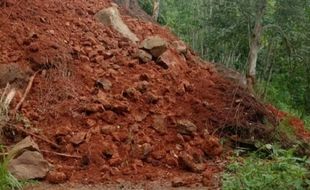 Longsor di Cibinong Tutup Jalan Penghubung, Tiga Desa Terisolir