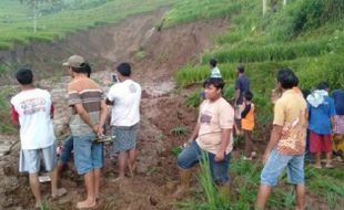 Tanah Bergerak di Trenggalek, Empat Rumah Warga Terancam