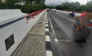 Hati-Hati! Jembatan Nambangan Gelap Gulita saat Malam Hari