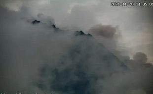 Luncurkan Awan Panas, BPPTKG Sebut Status Gunung Merapi Masih Siaga