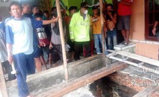 Tragis! Terperosok Septic Tank Jebol, Kakak Beradik di Tegal Tewas