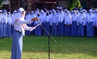 Peringati Hari Guru, Siswa SMAN 2 Sragen Ikuti Lomba Puisi dan Video