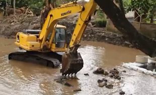 Bebatuan Candi Dikeruk dengan Ekskavator di Klaten