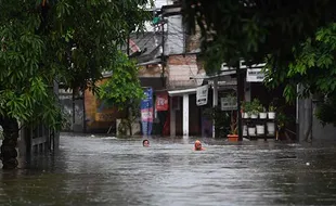 Hujan Deras, Kawasan Pela Mampang Jakarta Terendam Banjir