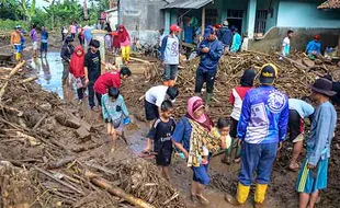 Banjir Bandang Terjang Wilayah Garut, Begini Foto-Foto Dampaknya