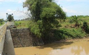 Fenomena La Nina Bikin Warga Pinggir Kali Sukoharjo Waswas