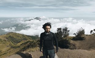 Bilang Dingin di Gunung Sumbing, Tenda Fiersa Bersari Dihempas Angin