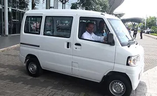 Kunjungi Pameran Mobil GIIAS 2021, Presiden Jokowi Jajal Mobil Listrik