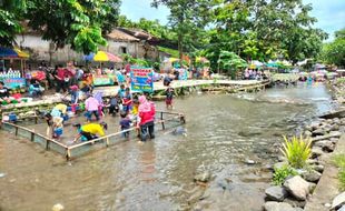 Sensasi Wedangan Sambil Keceh di Kali Guyangan Bendan Boyolali