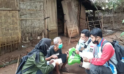 Kasihan, Mbah Slamet Madiun Hidup Sebatang Kara di Gubuk Reyot