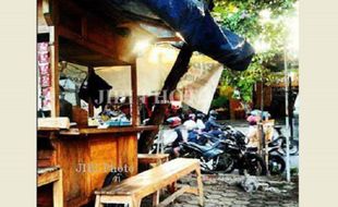 Tanda-Tanda Warung Hik Solo Mulai Tergerus Kafe